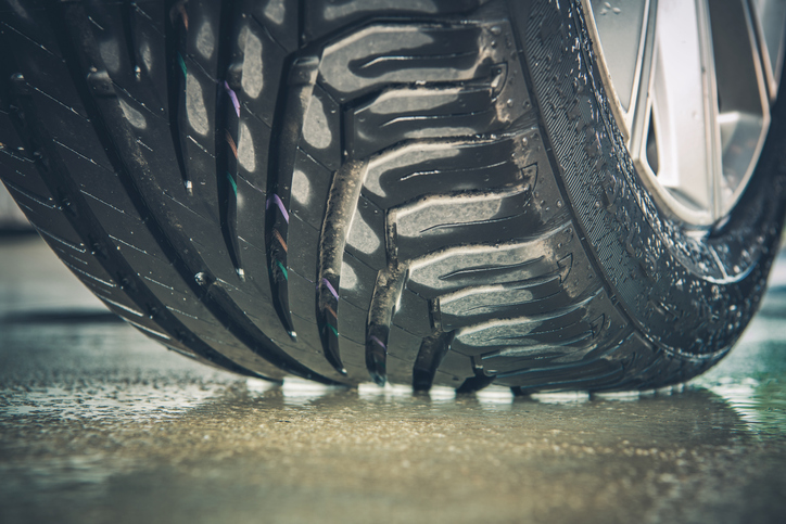 The best tips for avoiding hydroplaning